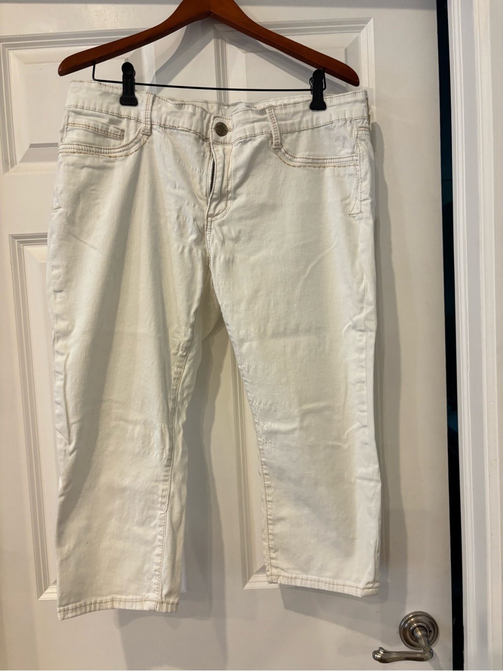 Seven7 White Cropped Ankle Jeans